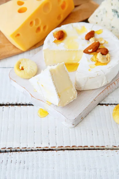 Mixed cheese with honey — Stock Photo, Image