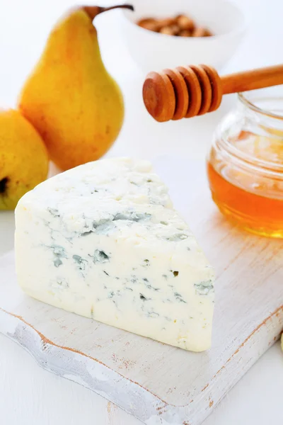 Piece of blue cheese and pears — Stock Photo, Image
