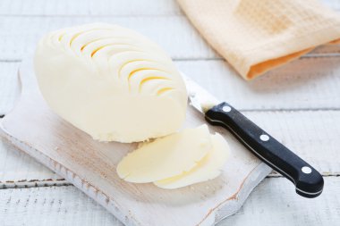 bir kesme tahtası tereyağı