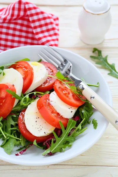 Ensalada tradicional Caprese —  Fotos de Stock