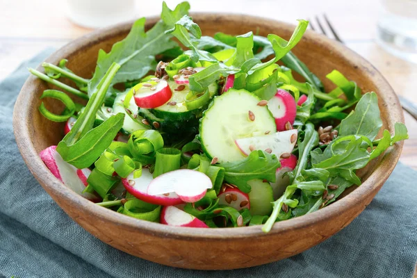 Sallad med färska grönsaker rustik — Stockfoto