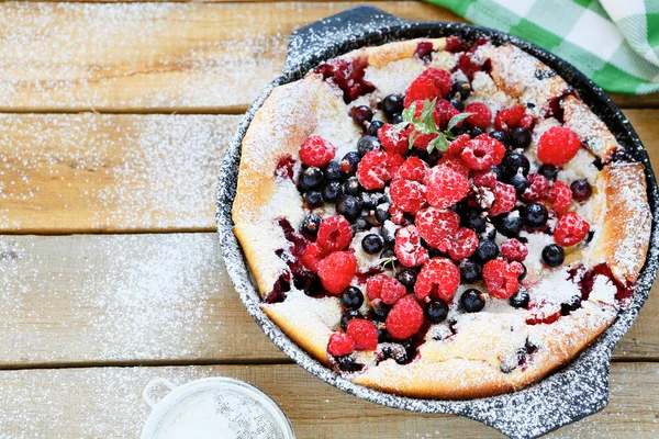 Pancake with berries — Stock Photo, Image