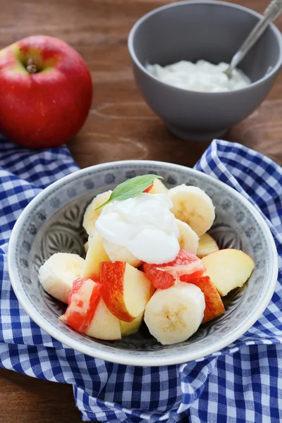 Ensalada de frutas con plátano — Foto de Stock