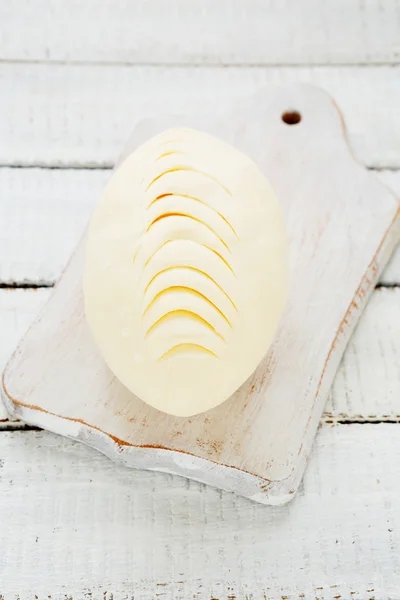 Butter auf weißem Brett — Stockfoto