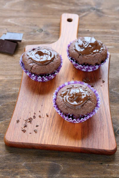 Drie zelfgemaakte chocoladetaart — Stockfoto