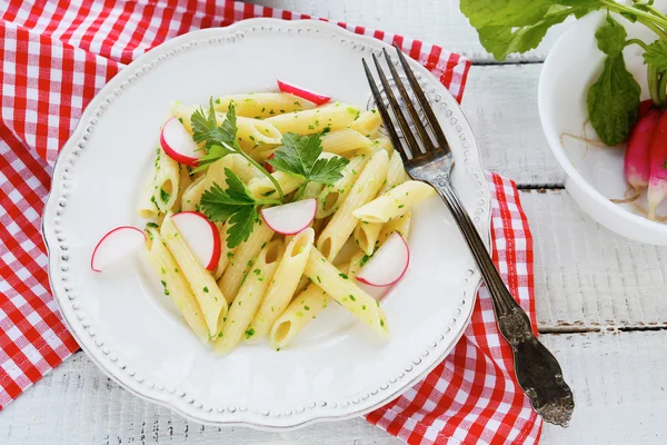 Pasta with radishes — Stock Photo, Image