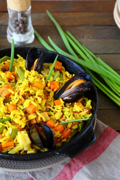 Traditional paella with mussels — Stock Photo, Image