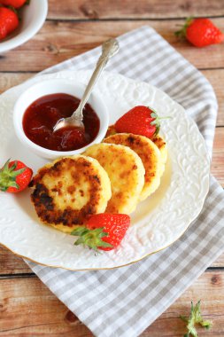 çilek ile yaz peynirli gözleme