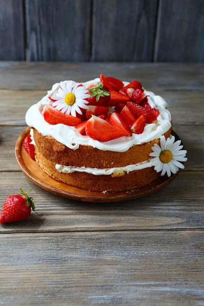 Kake med mascarpone og jordbær – stockfoto