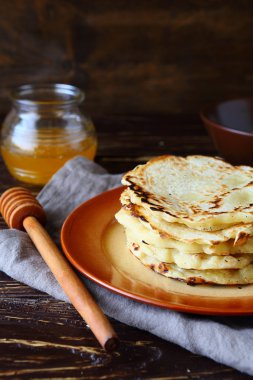 plaka üzerinde basit rustik krep
