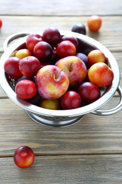 Erik ve kiraz Erik su damlaları