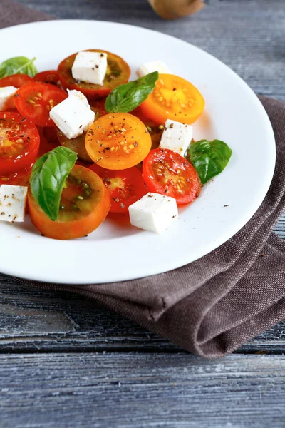 Delicious salad with tomatoes — Stock Photo, Image