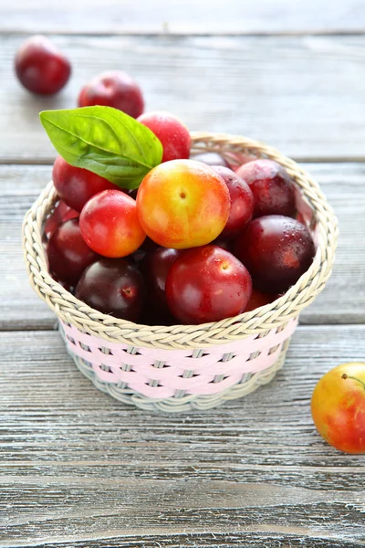 Yellow plums in a wicker basket — Stock Photo, Image