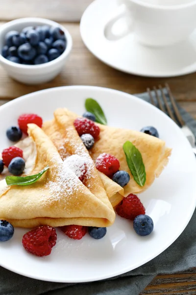Summer pancakes with raspberries — Stock Photo, Image