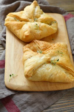 hachapuri orta peynir ile