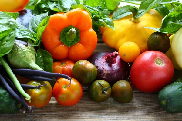 Background with fresh seasonal vegetables — Stock Photo, Image