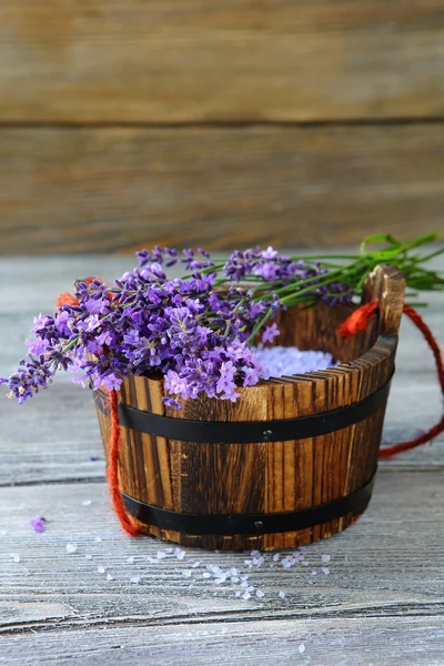 Sel de bain et bouquet de lavande — Photo