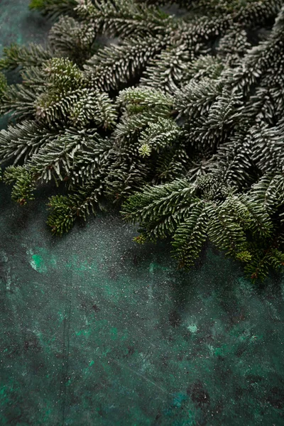Blick Von Oben Auf Den Grünen Weihnachtsbaum Mit Schneebedecktem Konzept — Stockfoto