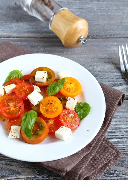 Tomaten met feta, zomer salade — Stockfoto