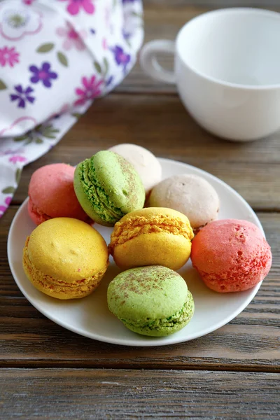 Macaroon on white plate — Stock Photo, Image