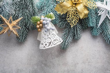 Fotokopi alanı dekorasyonu ve çanı olan kış tatili konsepti