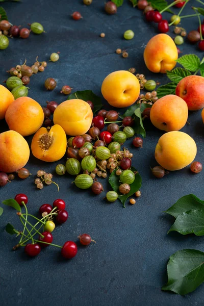 Vers Zomerfruit Donker Gezond Voedingsconcept — Stockfoto