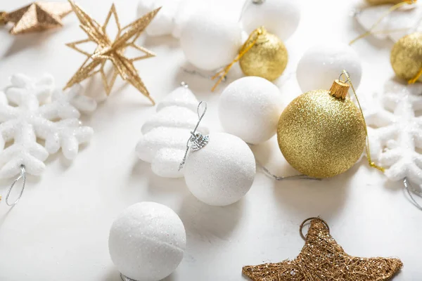 Gouden Witte Kerstboom Decoraties Lichte Ondergrond — Stockfoto