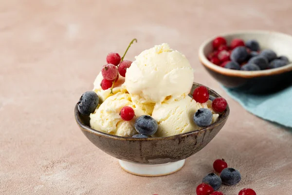 Scoops Ice Cream Bowl Berries Frozen Summer Food — Stock Photo, Image