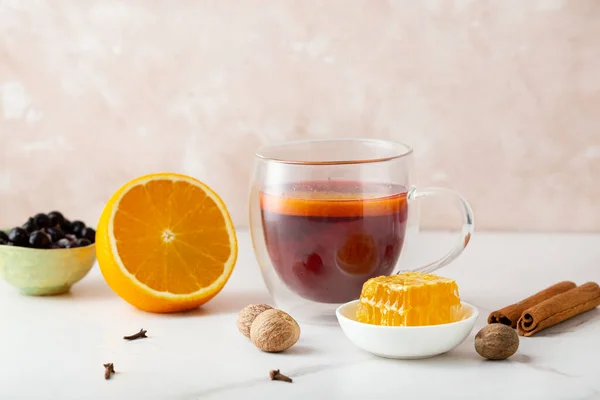 Μαύρο Τσάι Μπαχαρικά Φρούτων Και Μέλι Πορτοκάλι Μοσχοκάρυδο — Φωτογραφία Αρχείου