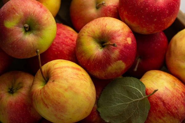 Fresh Harvest Apples Wooden Box Food Background — Stock Photo, Image