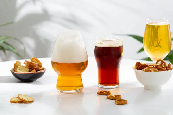 Snacks Bière Dans Des Verres Fête Été Concept Copier Espace — Photo
