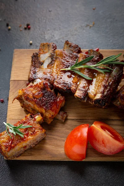 Sliced Roasted Ribs Bbq Tomatoes Wooden Boards Food — Stock Photo, Image