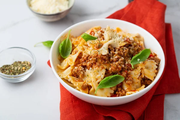 Close Macarrão Com Molho Carne Comida Mesa Leve — Fotografia de Stock