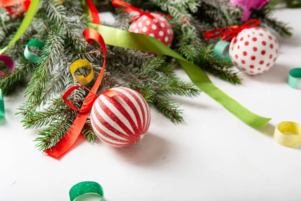 Vintage Kerst Decoraties Ballen Groene Takken Vakantie Achtergrond — Stockfoto