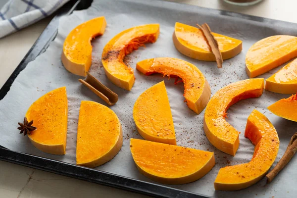 Pieces Pumpkin Baking Sheet Ready Baking Food Close — Stock Photo, Image