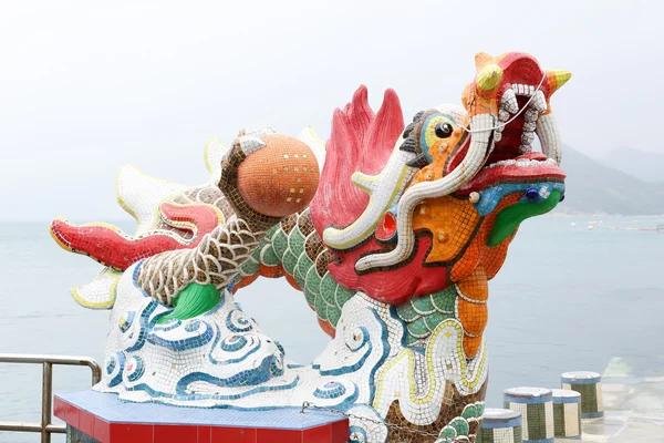 Colorful dragon sculpture in Repulse Bay Temple, Hong Kong — Stock Photo, Image