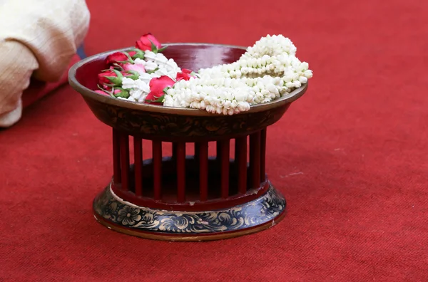 Thajský Jasmín svatební věnec v svatební obřad — Stock fotografie