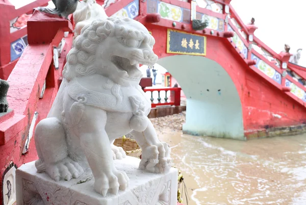 Stone lion statue in Repulse Bay Temple, Hong Kong — Stock Photo, Image