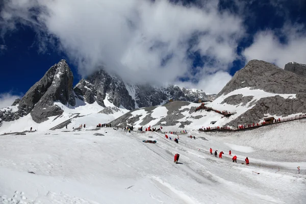 Jade dragon snow góry w prowincji yunnan, Chiny — Zdjęcie stockowe