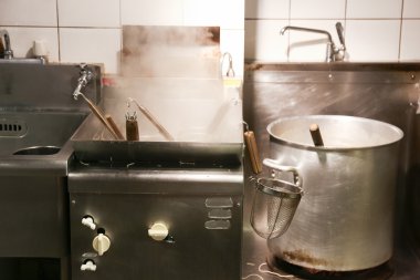 kirli Asya mutfak erişte pot ve mutfak eşyaları