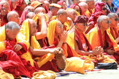 Leh, Hindistan - Ağustos 5, 2012: tanımlanamayan Budist rahipler ve lam