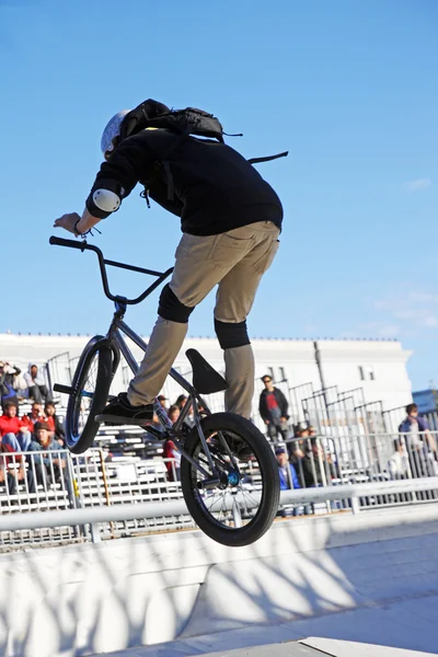 BMX salto —  Fotos de Stock