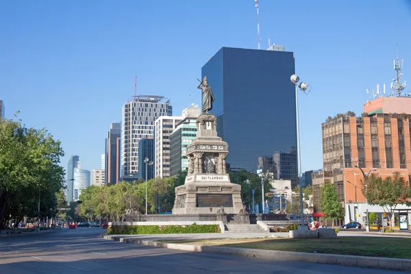 Monumento a Cuitlahuac nel Grand Passeo, Città del Messico — Foto Stock