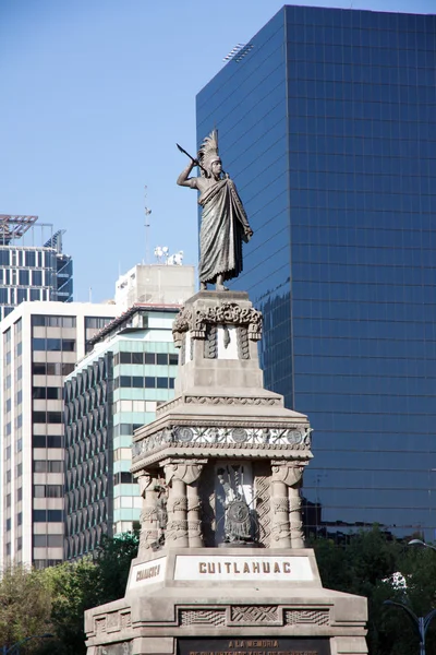 Monumento a Cuitlahuac no Grand Passeo, Cidade do México — Fotografia de Stock