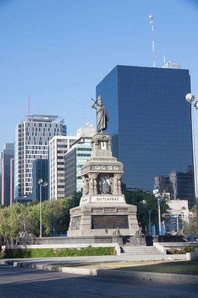 Monumento a Cuitlahuac nel Grand Passeo, Città del Messico — Foto Stock