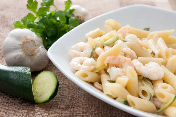 Penne shrimp and zucchini — Stock Photo, Image