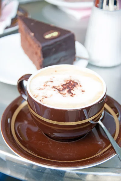 Cappuccino, csokoládé torta — Stock Fotó