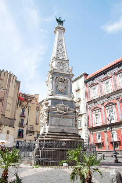 El obelisco de la Inmacolata en Nápoles, Italia — Foto de Stock