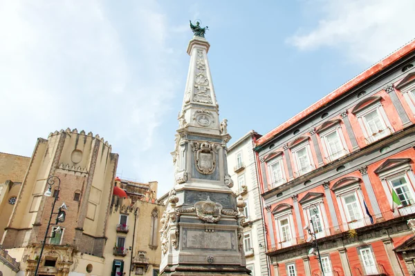 El obelisco de la Inmacolata en Nápoles, Italia — Foto de Stock