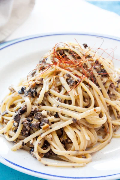 Spaghetti with olives and anchovies — Stock Photo, Image